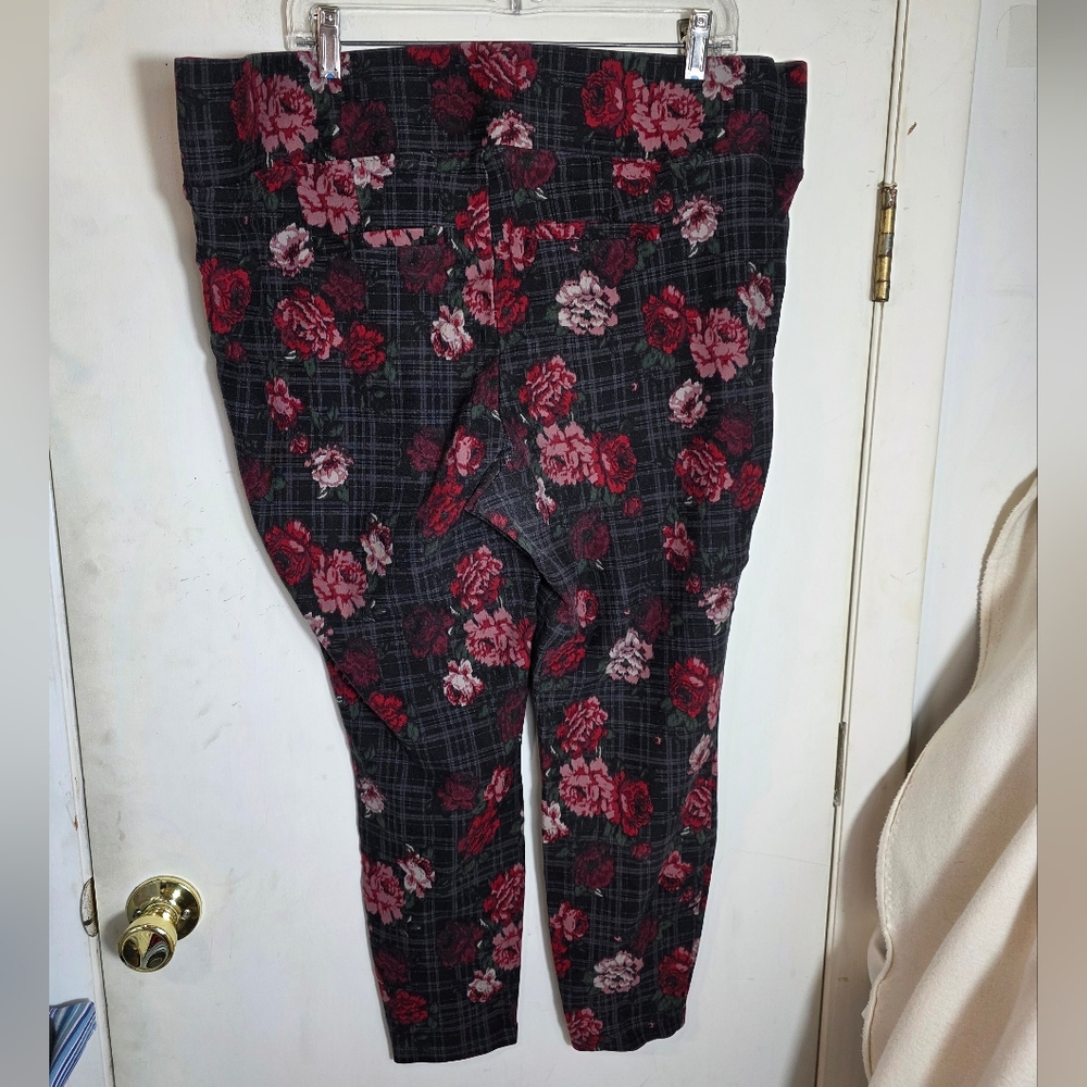 Torrid Plus Size 3r Ponte Pull-On Pixie Pink Rose… - image 2